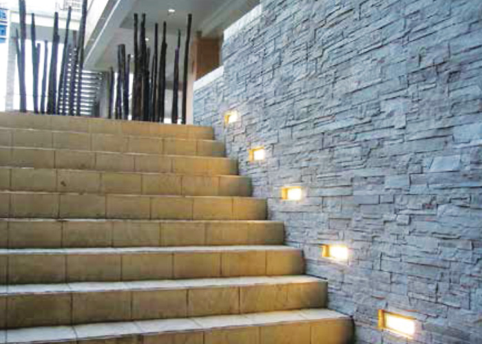 Recessed Step Light Fixture for Exterior Stairs and Footpaths