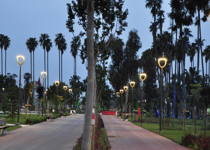 All-In-One Solar Powered LED Street Light Fixture for Infrastructure Projects